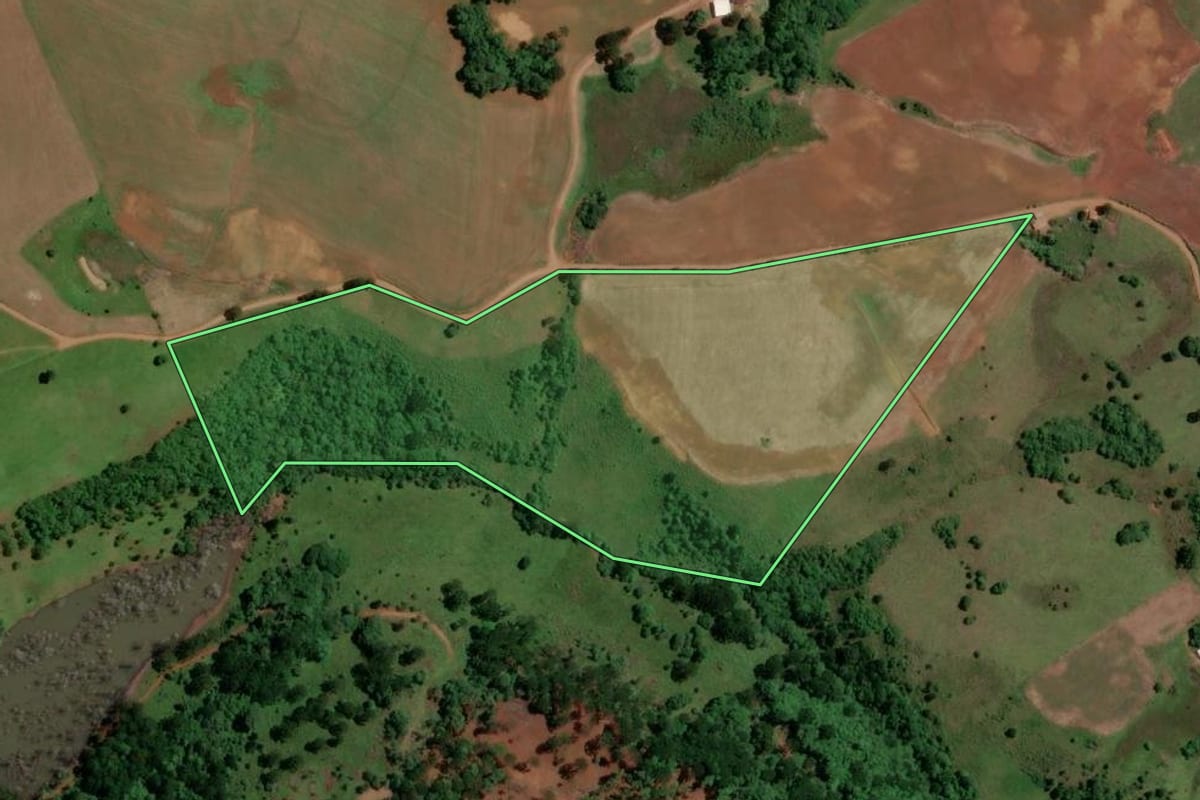 Imagem de satélite do imóvel rural em São José do Cerrito (SC), com o contorno declarado no CAR desenhado por cima.
