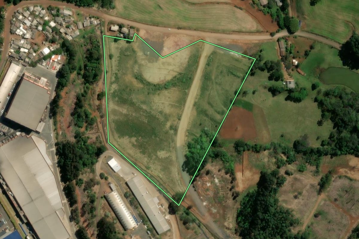 Imagem de satélite do imóvel rural em São Lourenço do Oeste (SC), com o contorno declarado no CAR desenhado por cima.