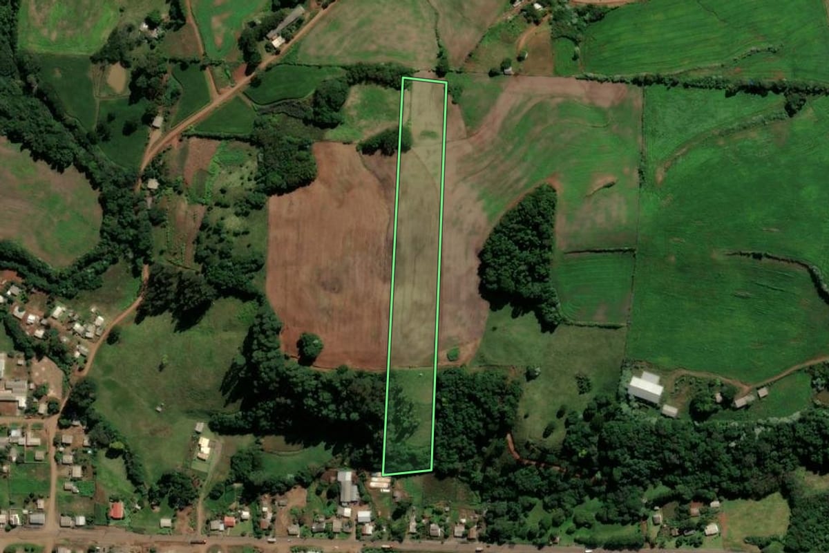 Imagem de satélite do imóvel rural em São Lourenço do Oeste (SC), com o contorno declarado no CAR desenhado por cima.
