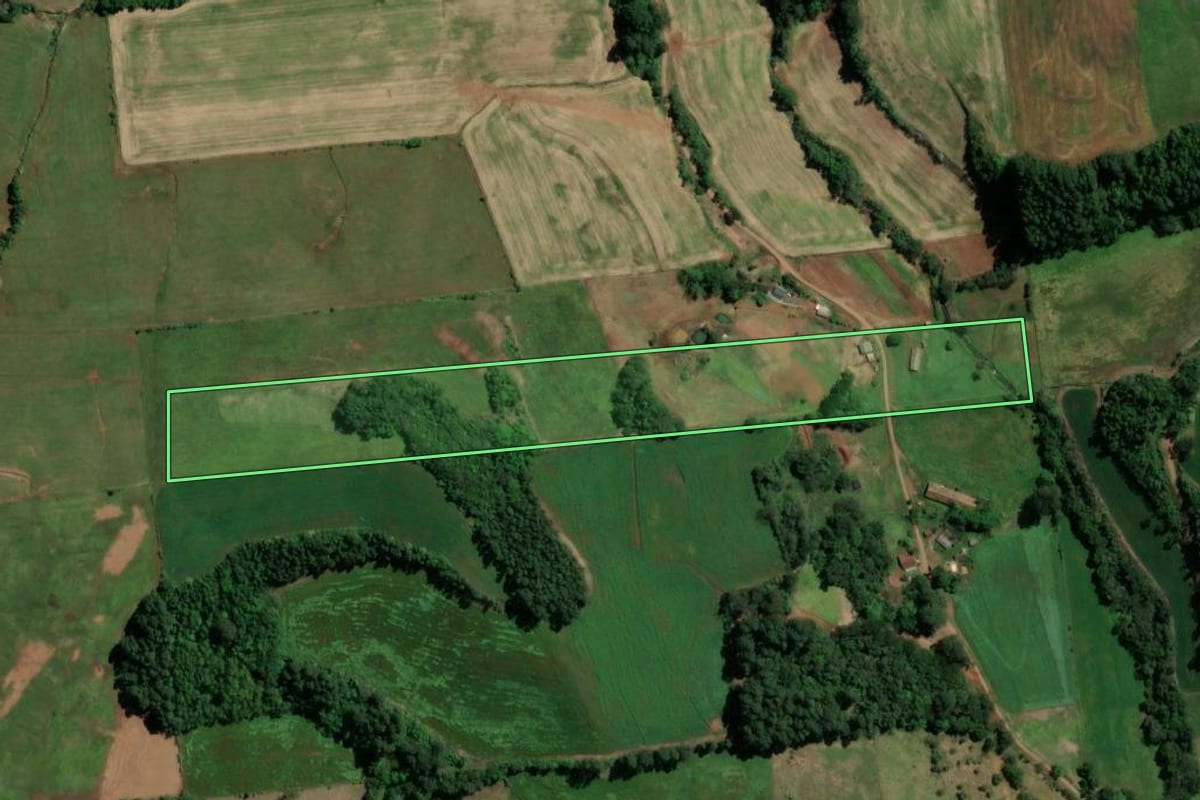 Imagem de satélite do imóvel rural em São Lourenço do Oeste (SC), com o contorno declarado no CAR desenhado por cima.