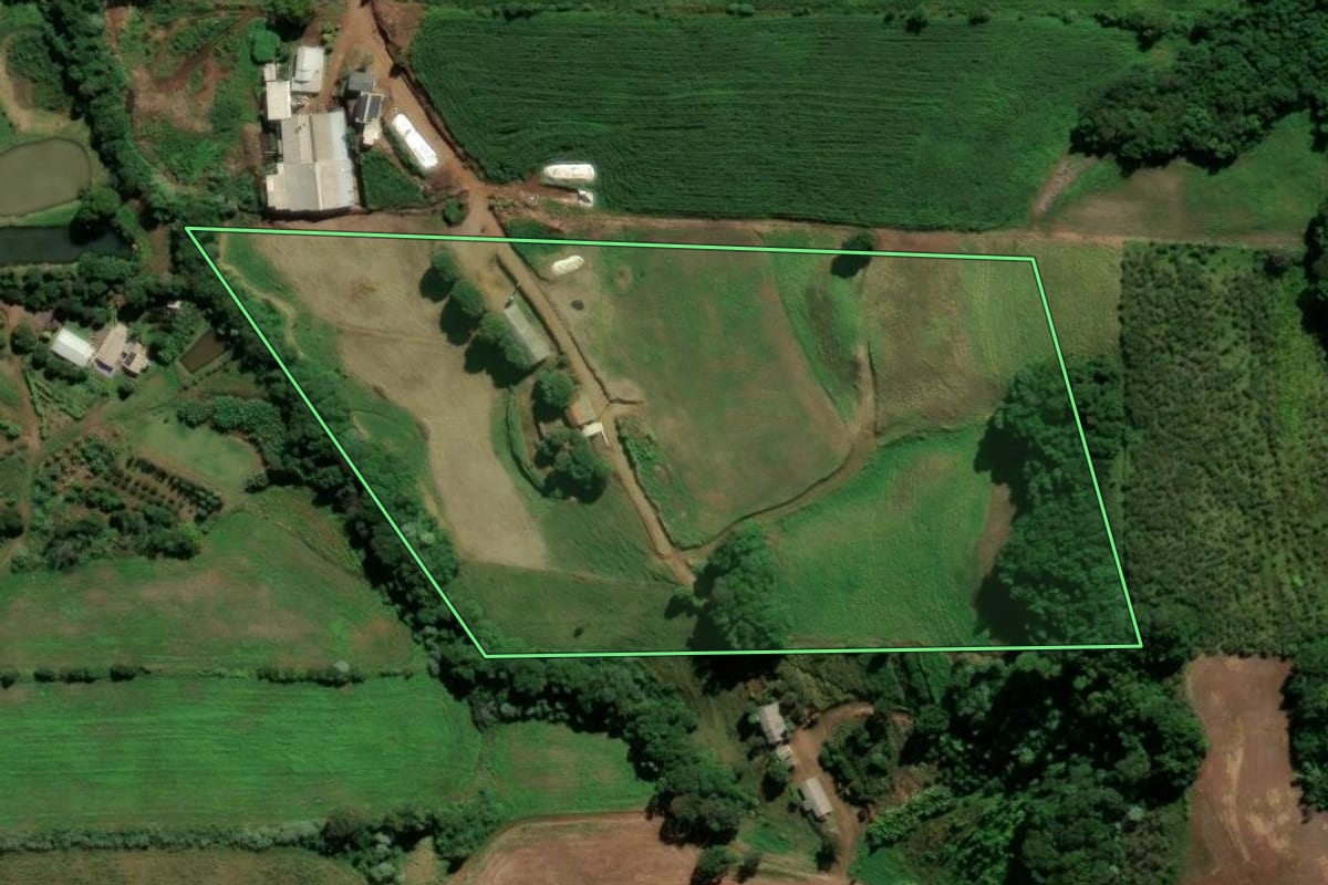 Imagem de satélite do imóvel rural em São Lourenço do Oeste (SC), com o contorno declarado no CAR desenhado por cima.