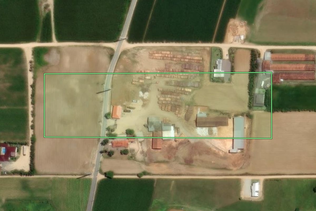 Imagem de satélite do imóvel rural em São Ludgero (SC), com o contorno declarado no CAR desenhado por cima.