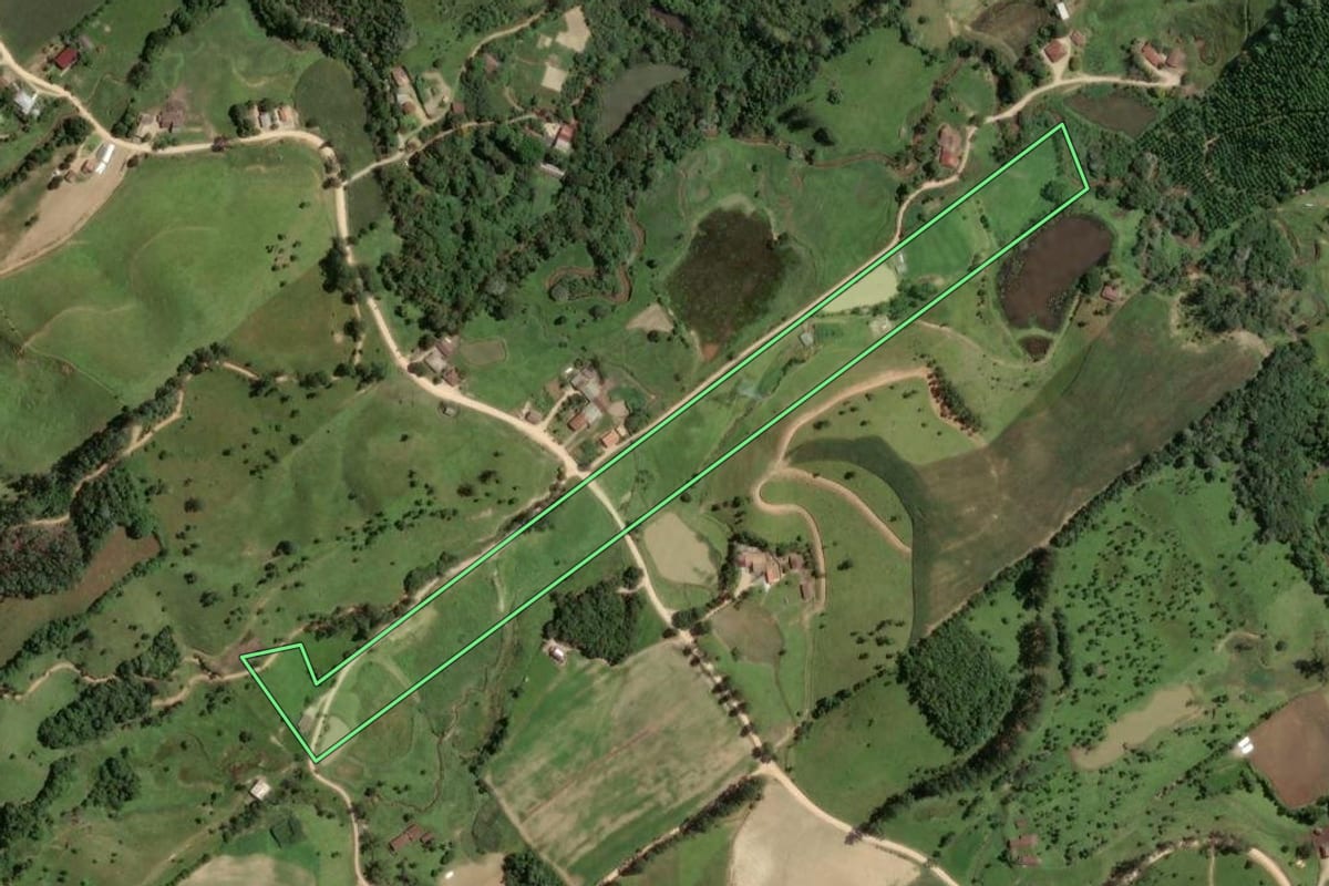 Imagem de satélite do imóvel rural em São Martinho (SC), com o contorno declarado no CAR desenhado por cima.