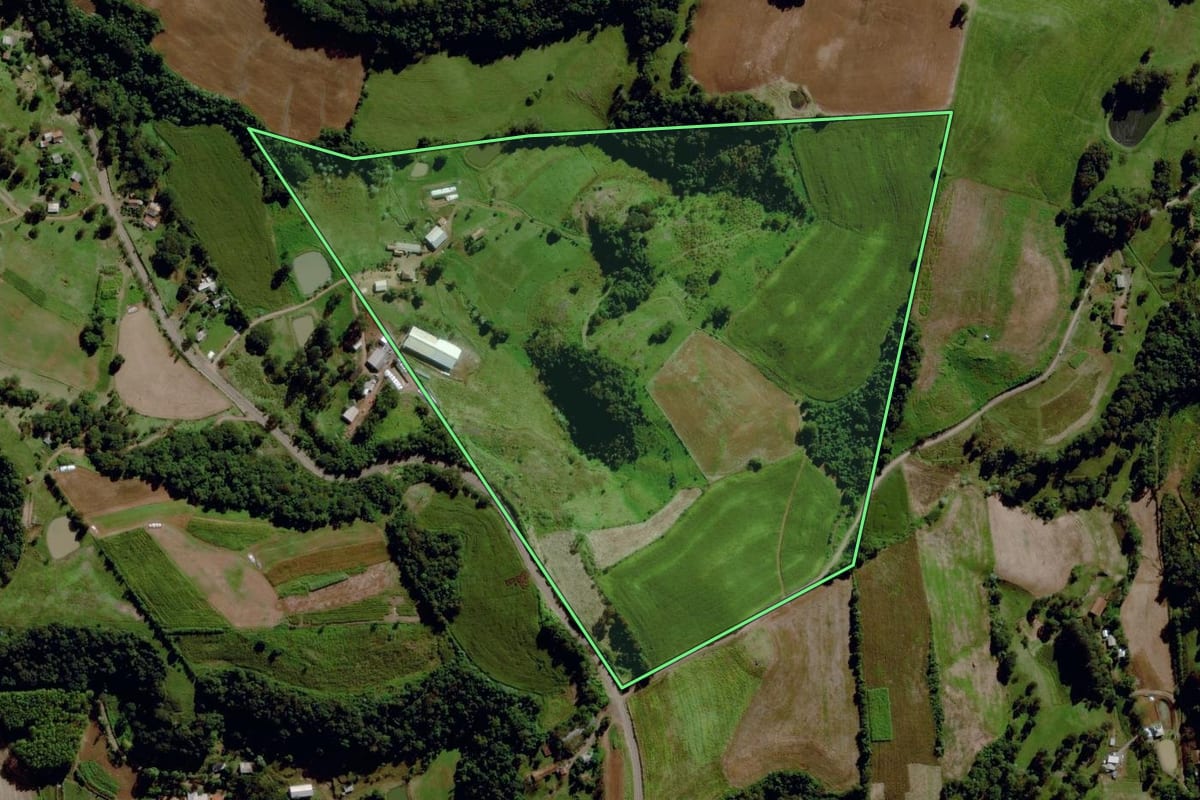 Imagem de satélite do imóvel rural em São Miguel da Boa Vista (SC), com o contorno declarado no CAR desenhado por cima.