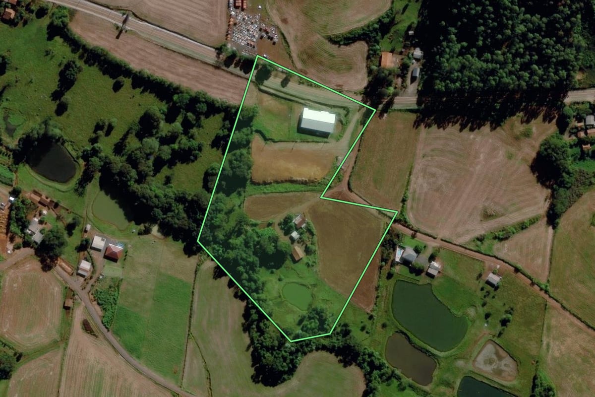 Imagem de satélite do imóvel rural em São Miguel da Boa Vista (SC), com o contorno declarado no CAR desenhado por cima.