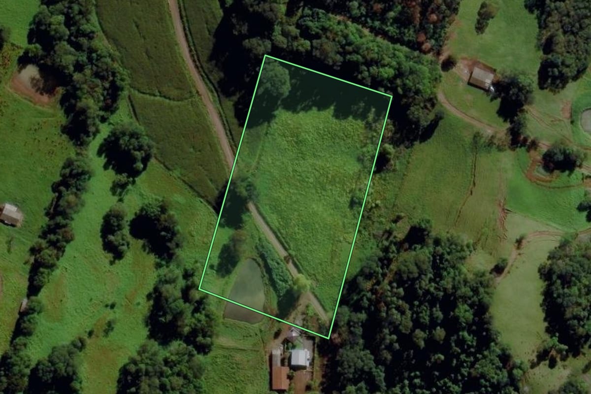 Imagem de satélite do imóvel rural em São Miguel da Boa Vista (SC), com o contorno declarado no CAR desenhado por cima.