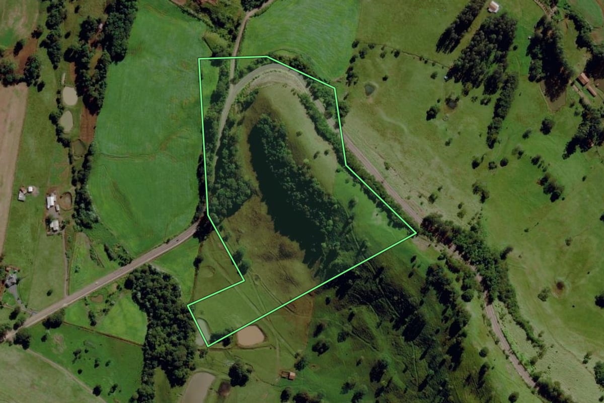 Imagem de satélite do imóvel rural em São Miguel da Boa Vista (SC), com o contorno declarado no CAR desenhado por cima.