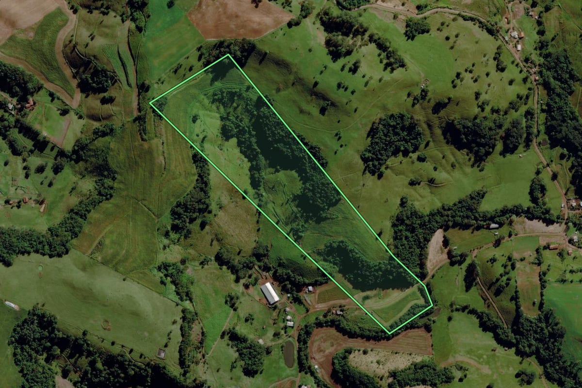 Imagem de satélite do imóvel rural em São Miguel da Boa Vista (SC), com o contorno declarado no CAR desenhado por cima.