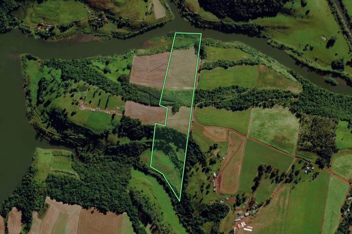 Imagem de satélite do imóvel rural em São Miguel da Boa Vista (SC), com o contorno declarado no CAR desenhado por cima.
