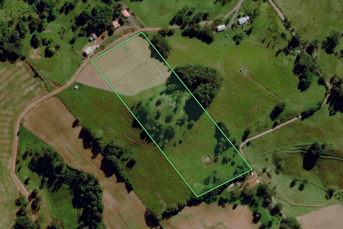 Imagem de satélite do imóvel rural em São Miguel da Boa Vista (SC), com o contorno declarado no CAR desenhado por cima.