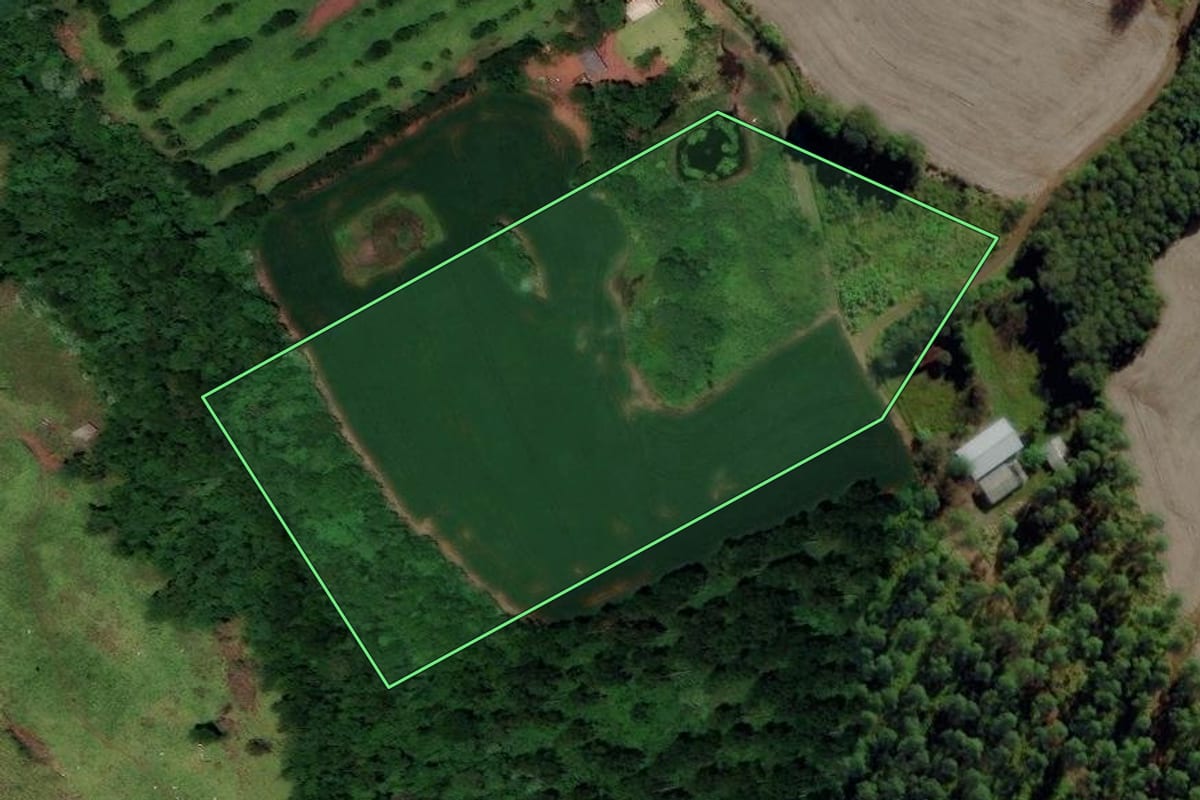 Imagem de satélite do imóvel rural em São Miguel da Boa Vista (SC), com o contorno declarado no CAR desenhado por cima.