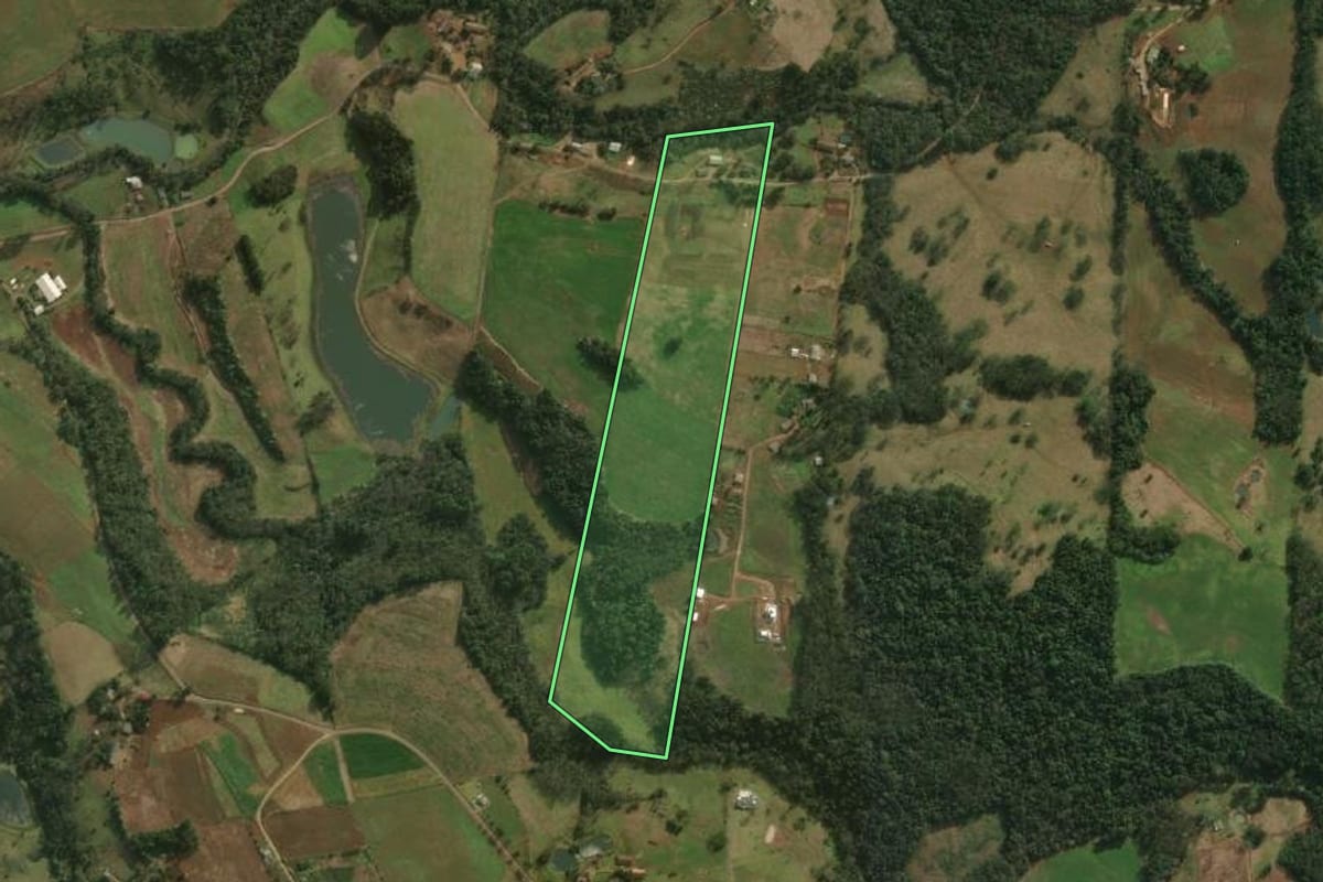 Imagem de satélite do imóvel rural em São Miguel do Oeste (SC), com o contorno declarado no CAR desenhado por cima.