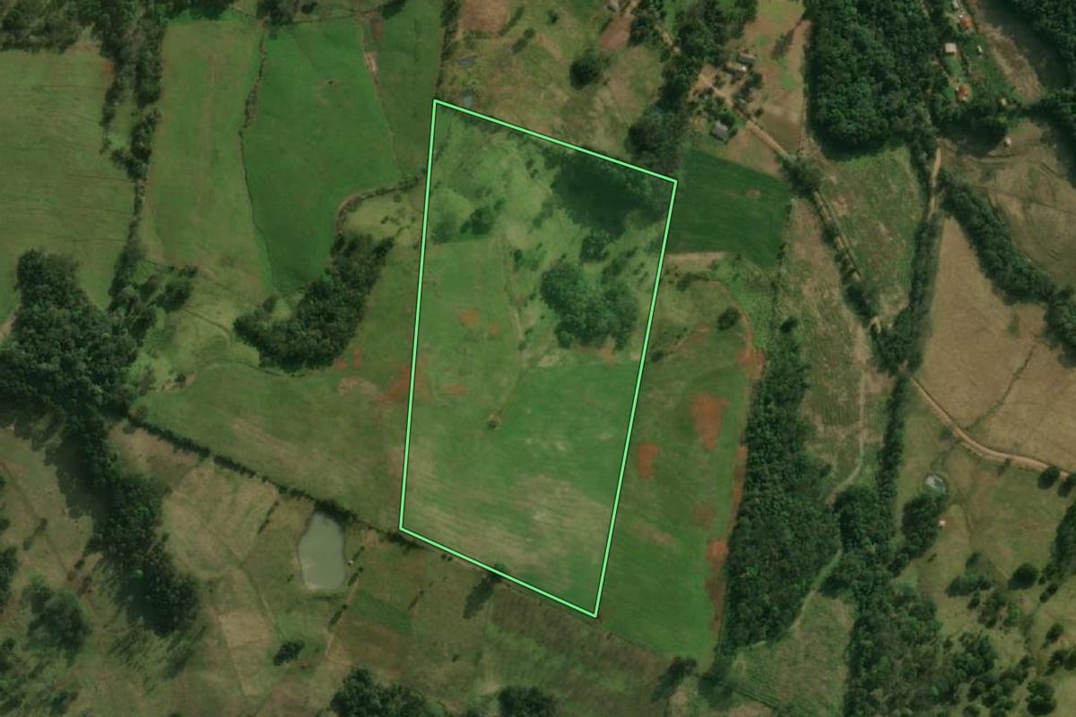 Imagem de satélite do imóvel rural em São Miguel do Oeste (SC), com o contorno declarado no CAR desenhado por cima.