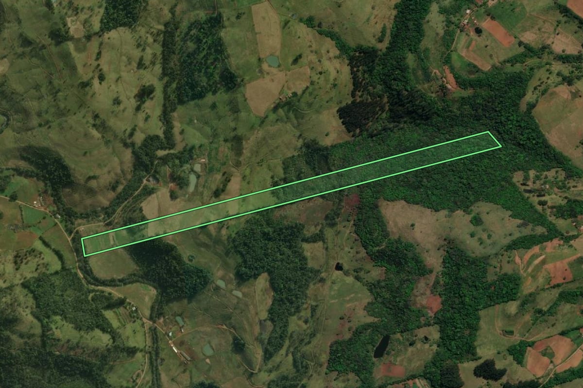 Imagem de satélite do imóvel rural em São Miguel do Oeste (SC), com o contorno declarado no CAR desenhado por cima.