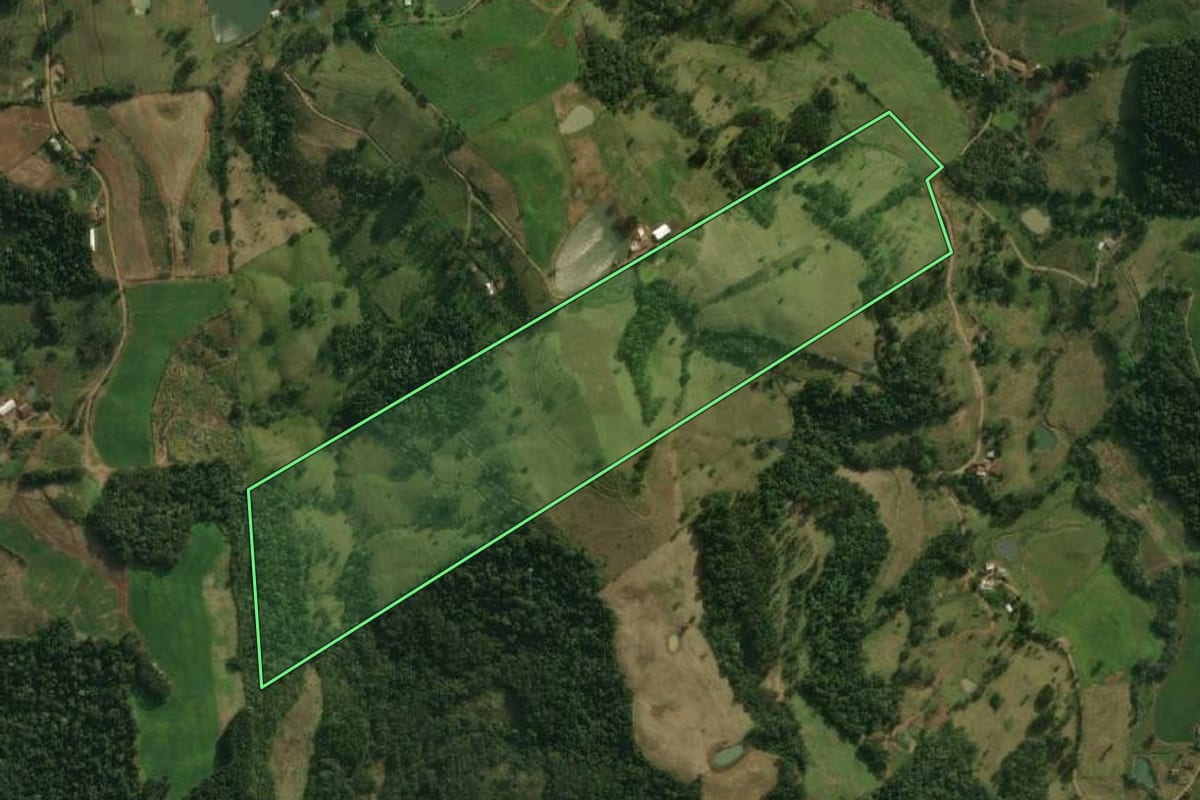 Imagem de satélite do imóvel rural em São Miguel do Oeste (SC), com o contorno declarado no CAR desenhado por cima.