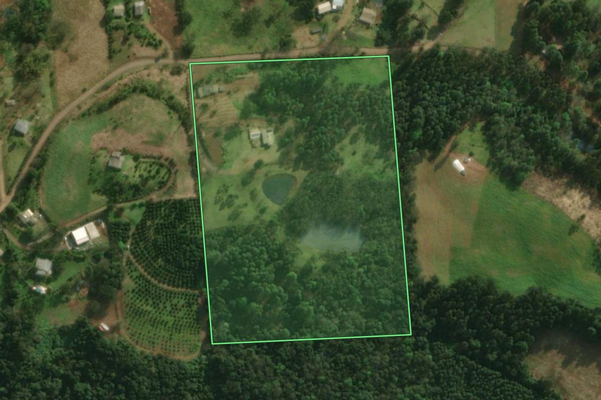 Imagem de satélite do imóvel rural em São Miguel do Oeste (SC), com o contorno declarado no CAR desenhado por cima.