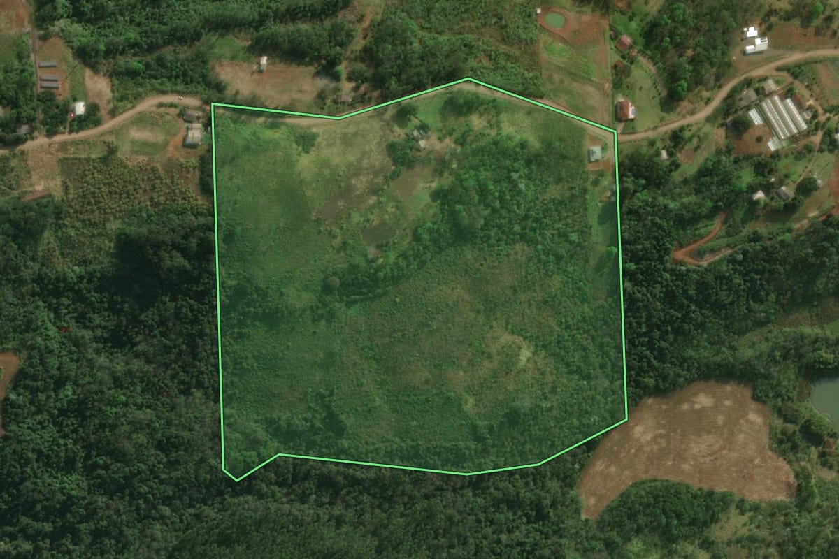 Imagem de satélite do imóvel rural em São Miguel do Oeste (SC), com o contorno declarado no CAR desenhado por cima.