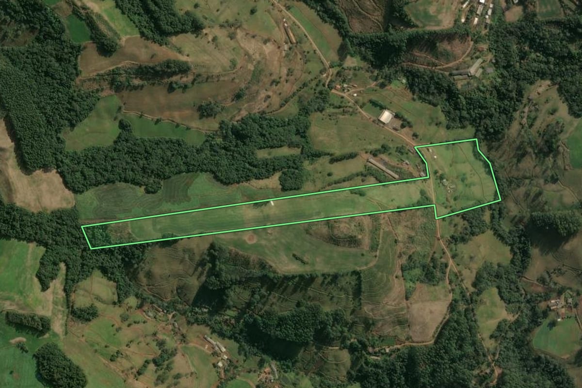 Imagem de satélite do imóvel rural em Seara (SC), com o contorno declarado no CAR desenhado por cima.