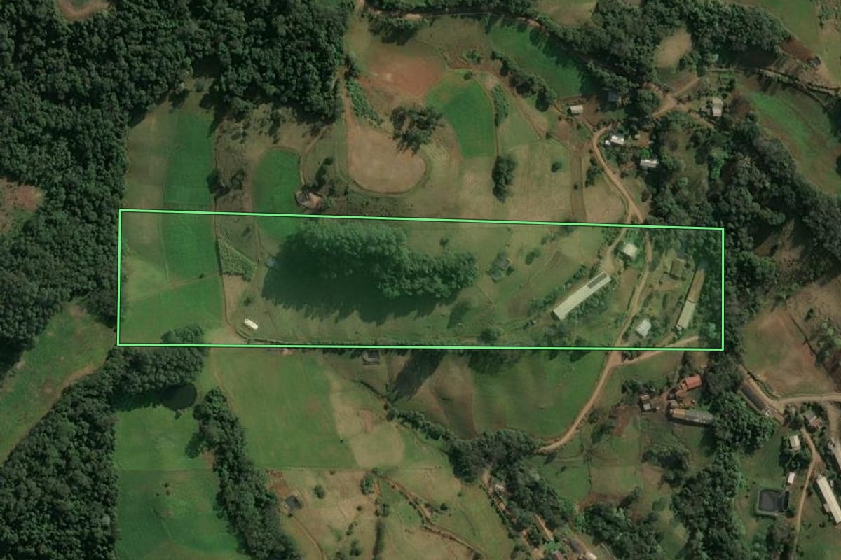 Imagem de satélite do imóvel rural em Seara (SC), com o contorno declarado no CAR desenhado por cima.