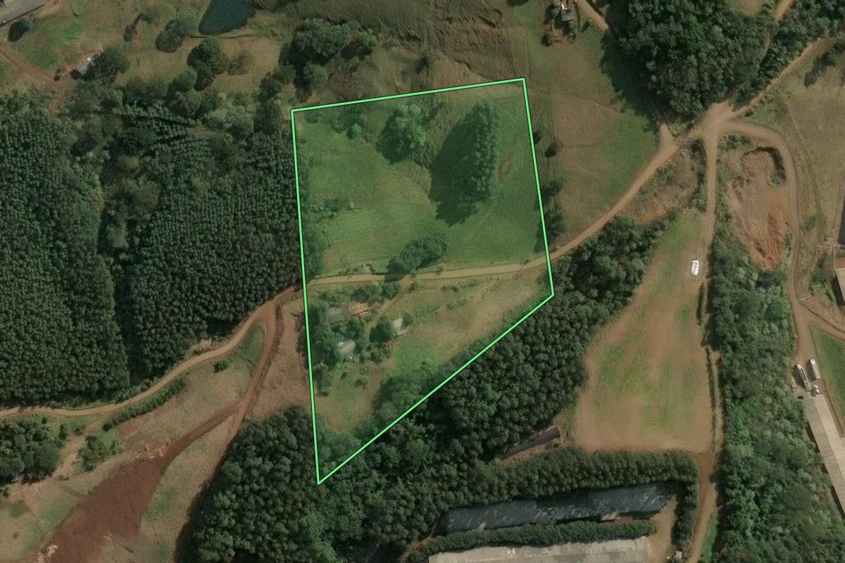 Imagem de satélite do imóvel rural em Seara (SC), com o contorno declarado no CAR desenhado por cima.