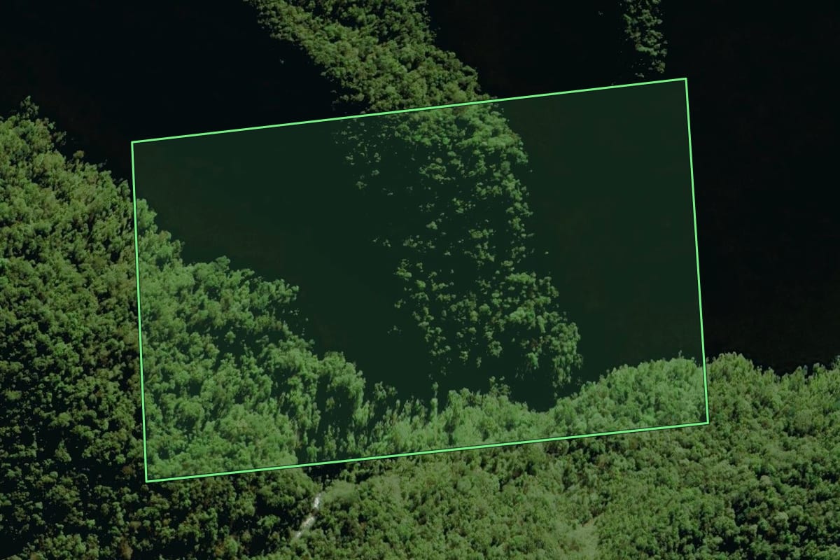 Imagem de satélite do imóvel rural em Siderópolis (SC), com o contorno declarado no CAR desenhado por cima.