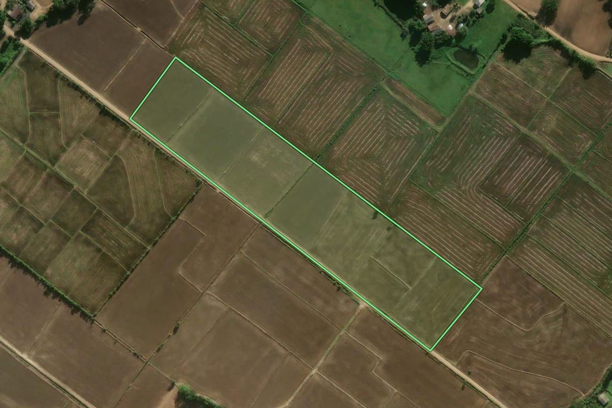 Imagem de satélite do imóvel rural em Sombrio (SC), com o contorno declarado no CAR desenhado por cima.