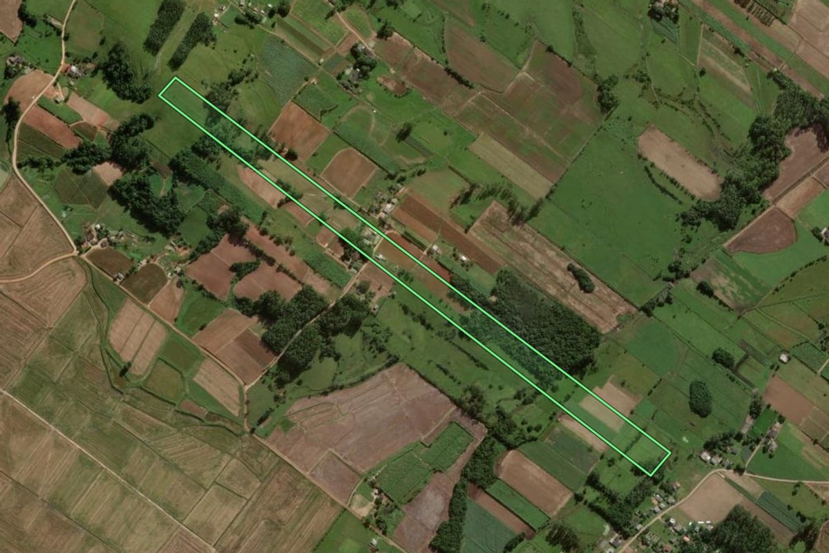 Imagem de satélite do imóvel rural em Sombrio (SC), com o contorno declarado no CAR desenhado por cima.
