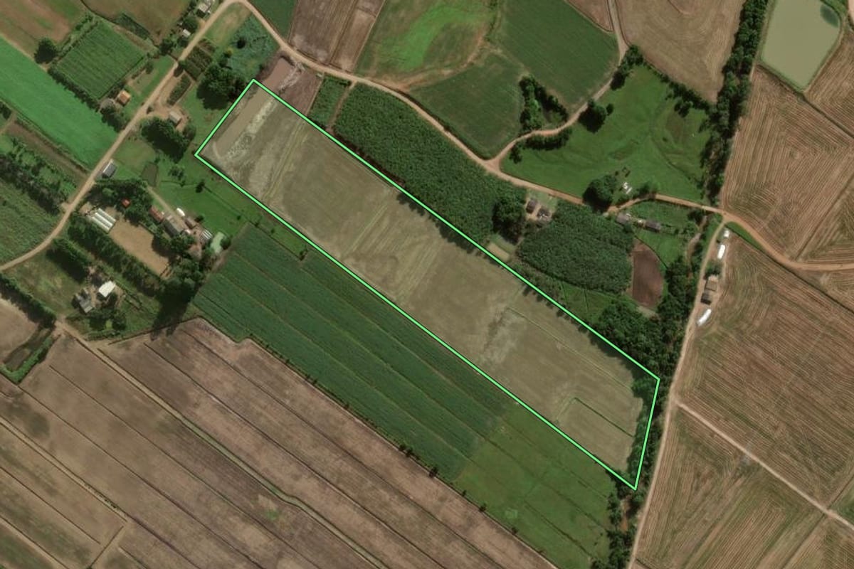 Imagem de satélite do imóvel rural em Sombrio (SC), com o contorno declarado no CAR desenhado por cima.