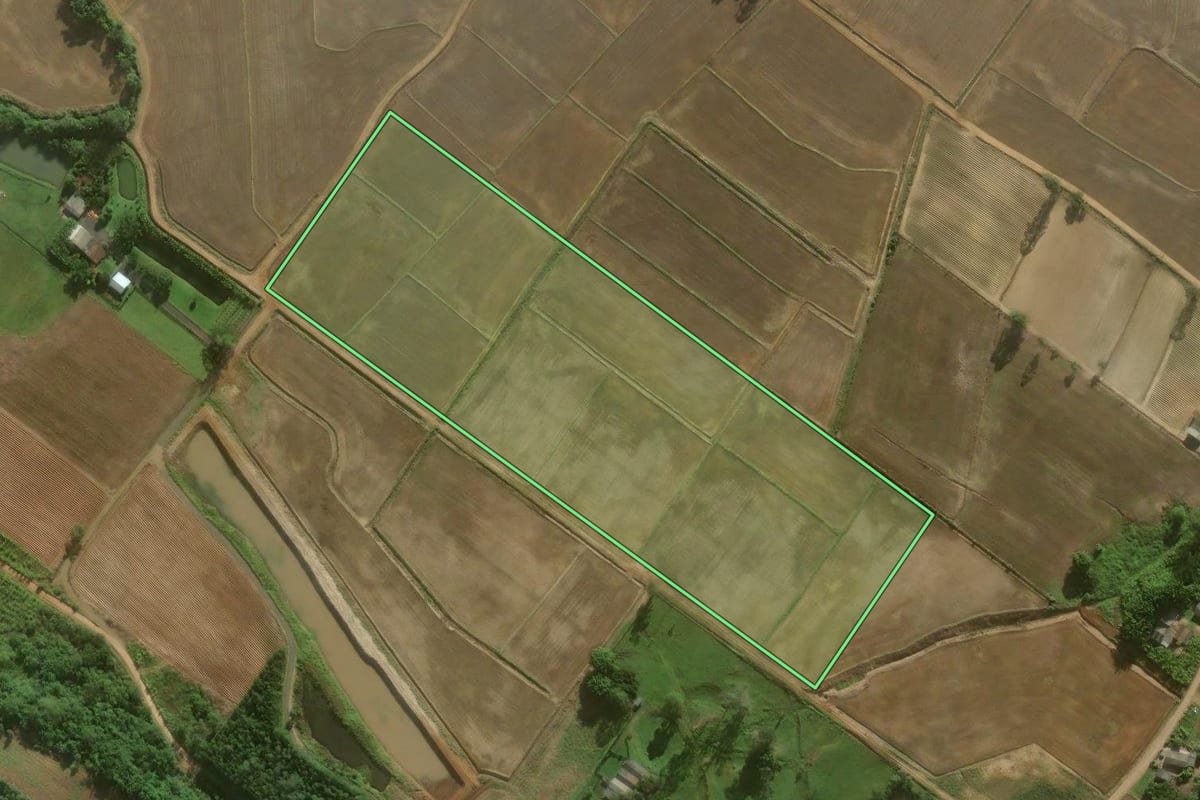 Imagem de satélite do imóvel rural em Sombrio (SC), com o contorno declarado no CAR desenhado por cima.
