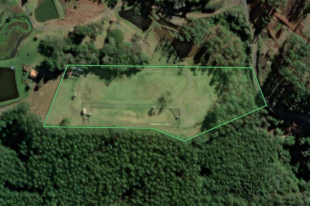 Imagem de satélite do imóvel rural em Taió (SC), com o contorno declarado no CAR desenhado por cima.