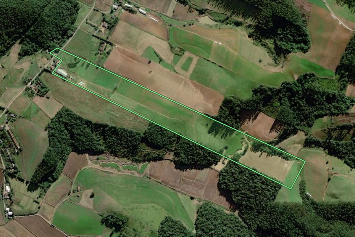Imagem de satélite do imóvel rural em Taió (SC), com o contorno declarado no CAR desenhado por cima.
