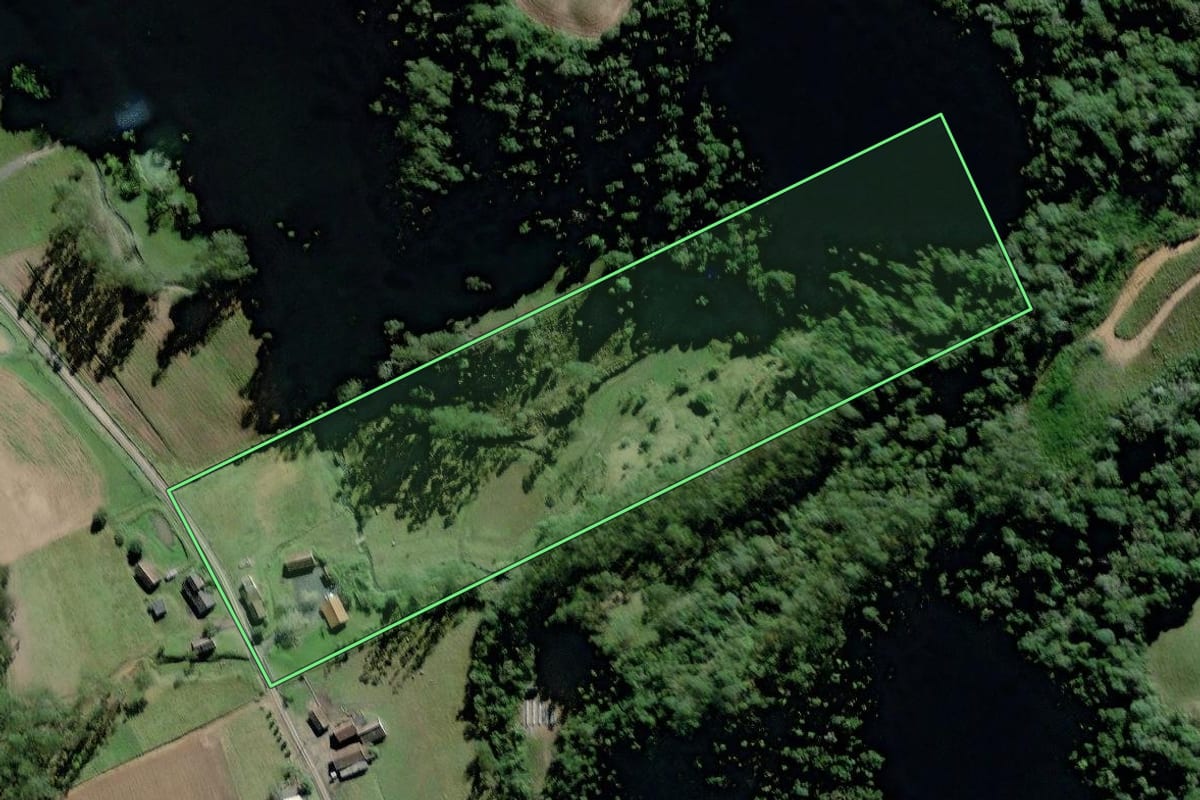 Imagem de satélite do imóvel rural em Taió (SC), com o contorno declarado no CAR desenhado por cima.