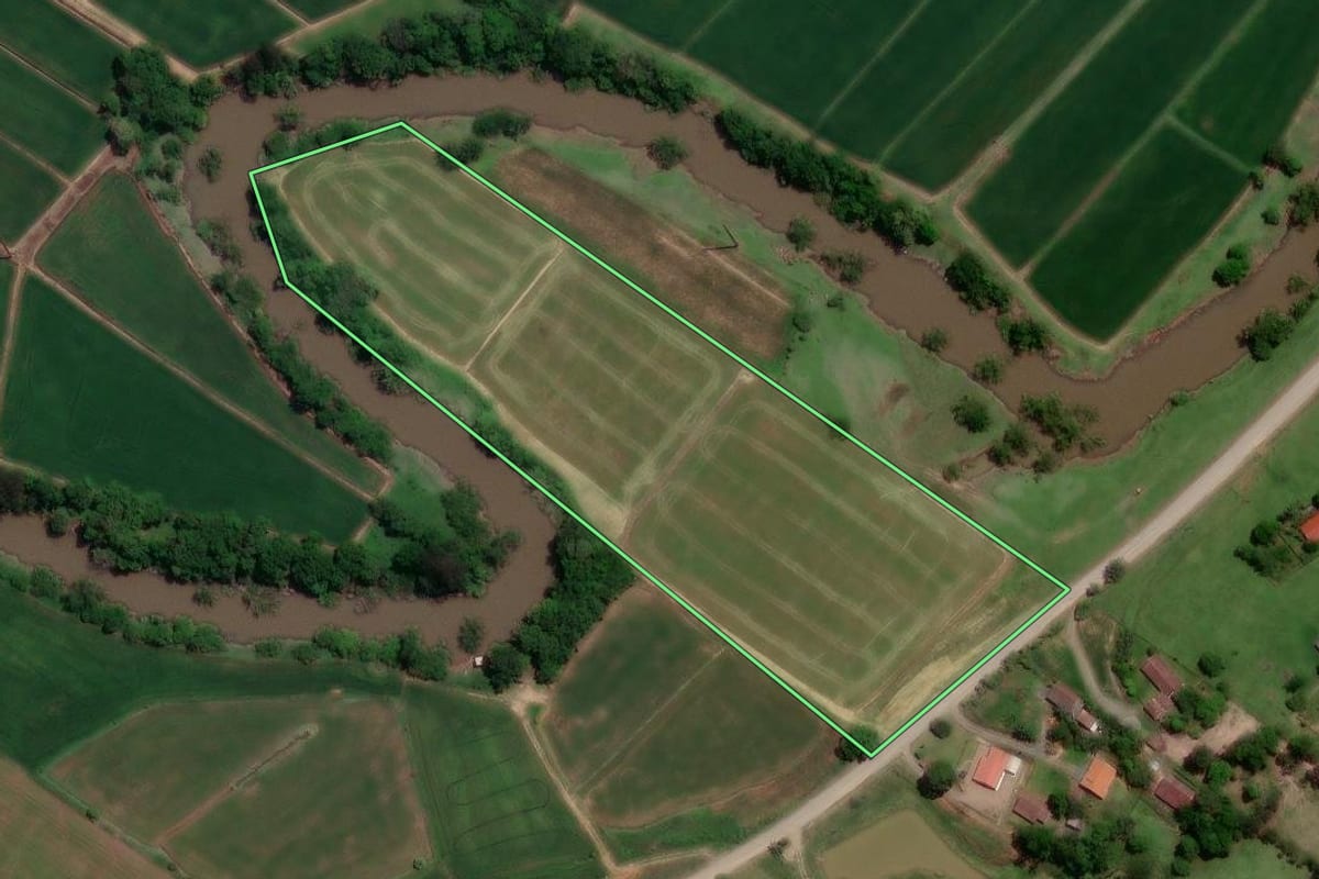 Imagem de satélite do imóvel rural em Taió (SC), com o contorno declarado no CAR desenhado por cima.