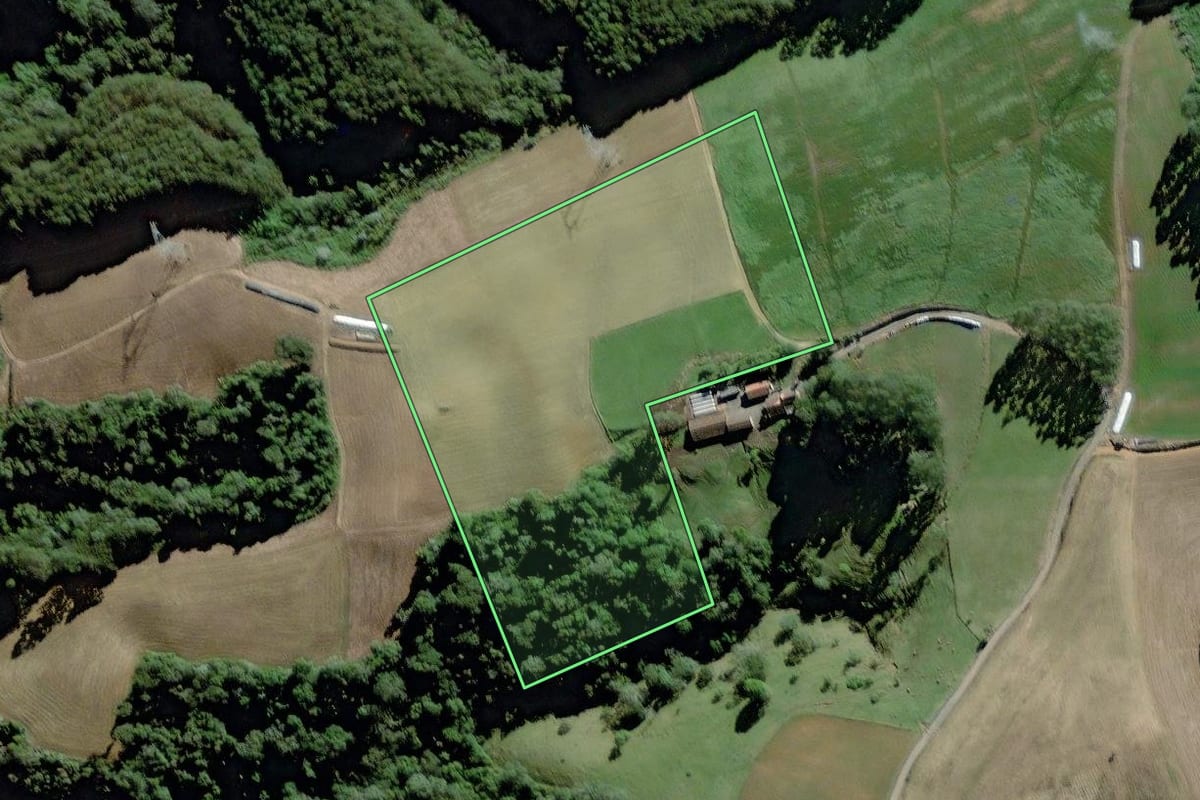 Imagem de satélite do imóvel rural em Taió (SC), com o contorno declarado no CAR desenhado por cima.