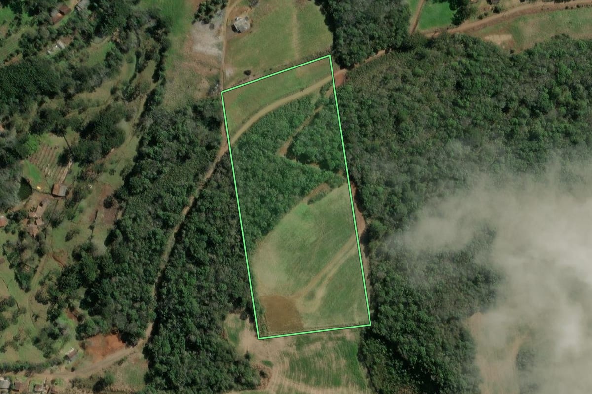 Imagem de satélite do imóvel rural em Tangará (SC), com o contorno declarado no CAR desenhado por cima.