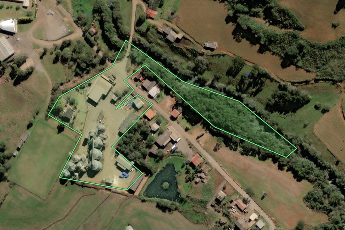 Imagem de satélite do imóvel rural em Tangará (SC), com o contorno declarado no CAR desenhado por cima.