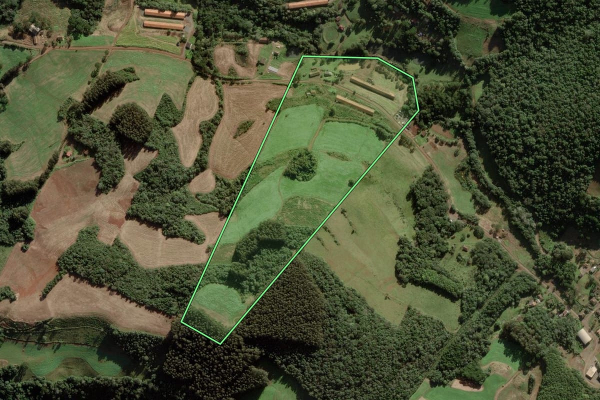 Imagem de satélite do imóvel rural em Tangará (SC), com o contorno declarado no CAR desenhado por cima.