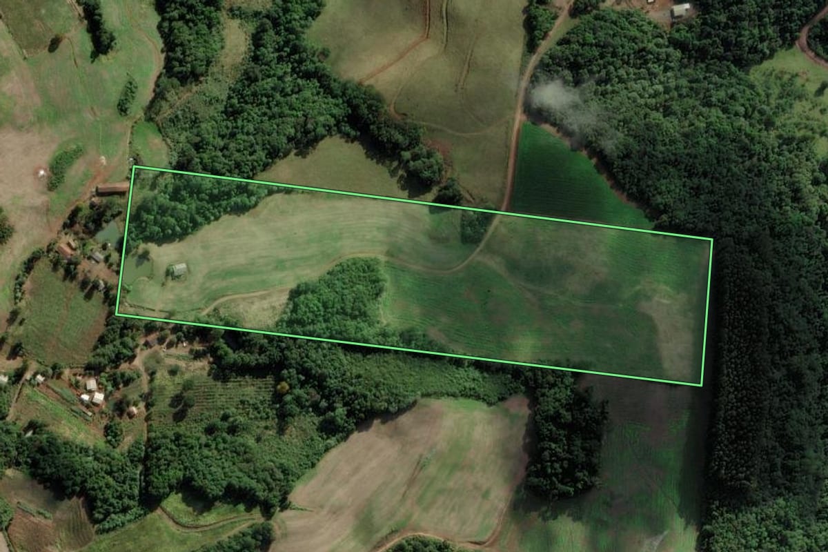 Imagem de satélite do imóvel rural em Tangará (SC), com o contorno declarado no CAR desenhado por cima.