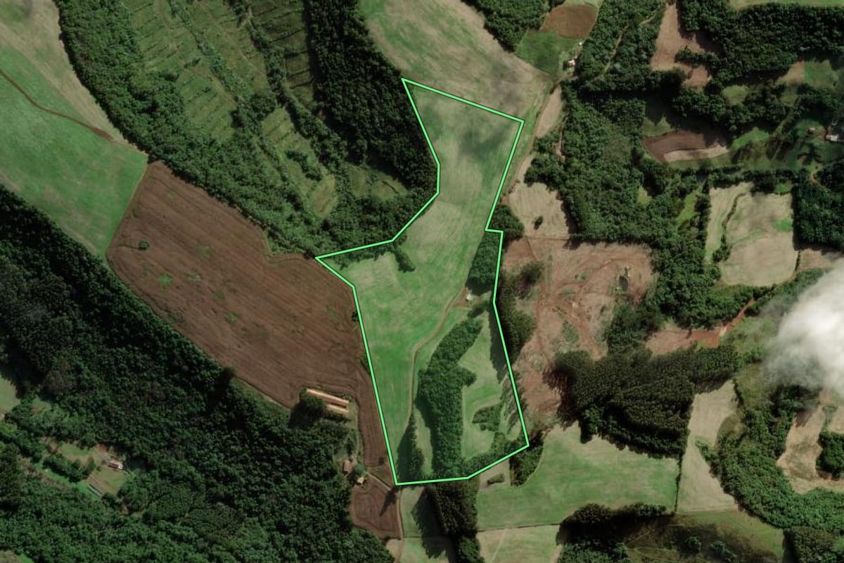 Imagem de satélite do imóvel rural em Tangará (SC), com o contorno declarado no CAR desenhado por cima.