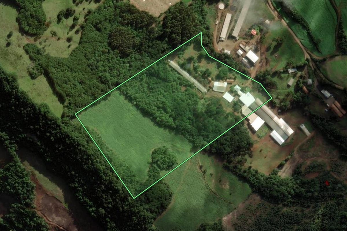 Imagem de satélite do imóvel rural em Tangará (SC), com o contorno declarado no CAR desenhado por cima.