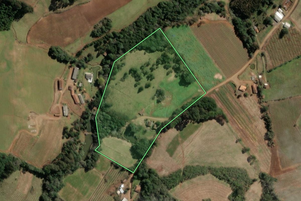 Imagem de satélite do imóvel rural em Tangará (SC), com o contorno declarado no CAR desenhado por cima.