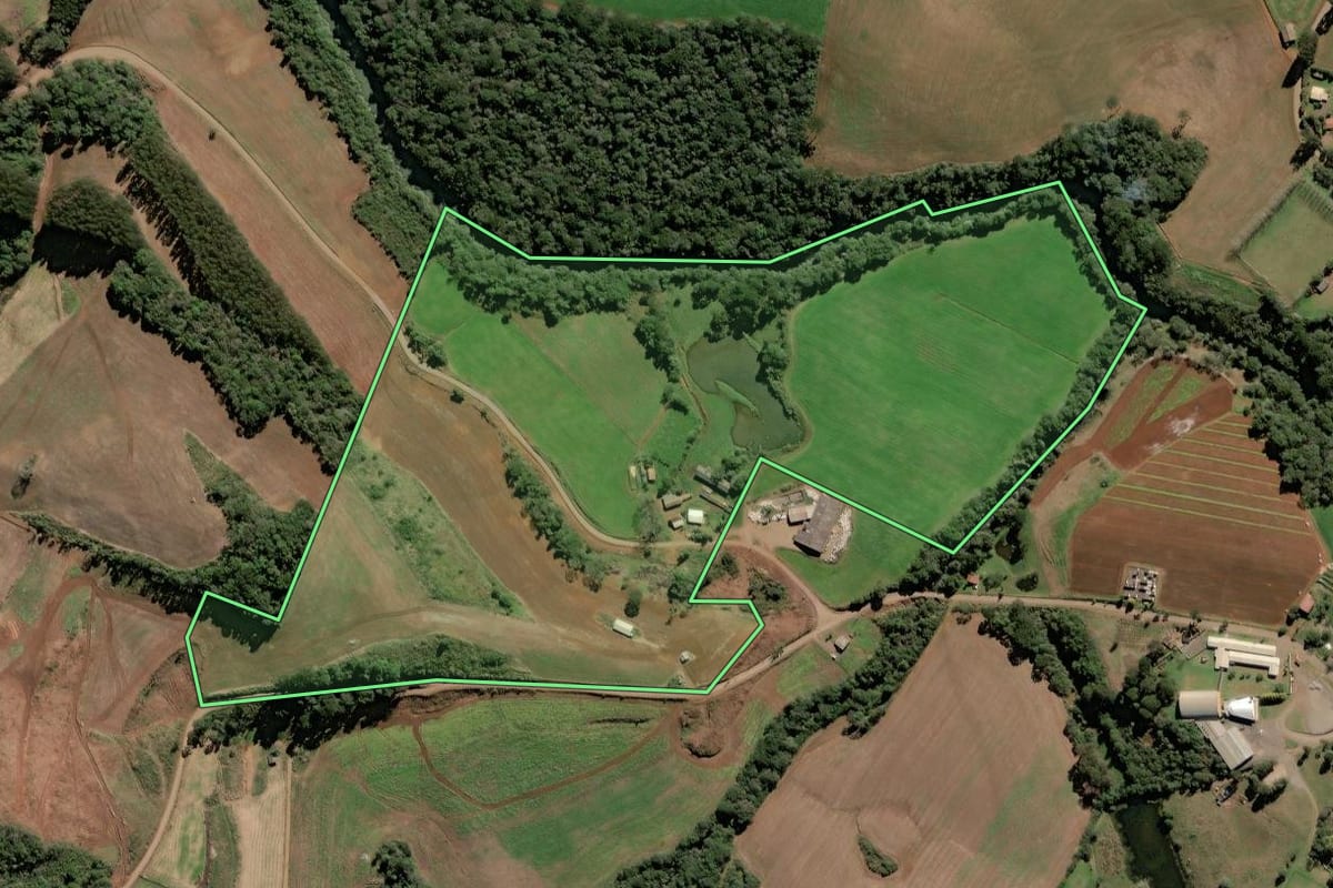 Imagem de satélite do imóvel rural em Tangará (SC), com o contorno declarado no CAR desenhado por cima.