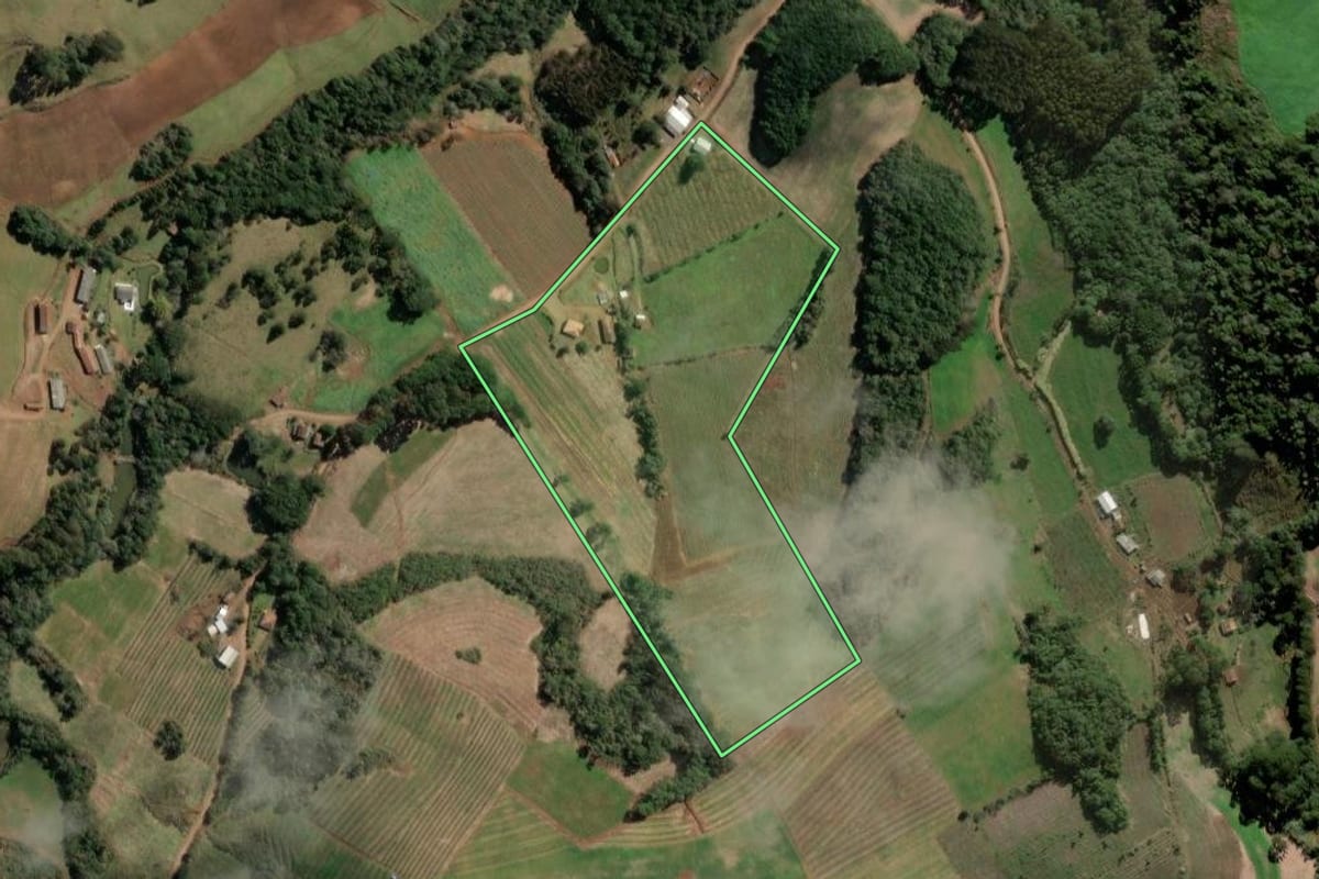 Imagem de satélite do imóvel rural em Tangará (SC), com o contorno declarado no CAR desenhado por cima.