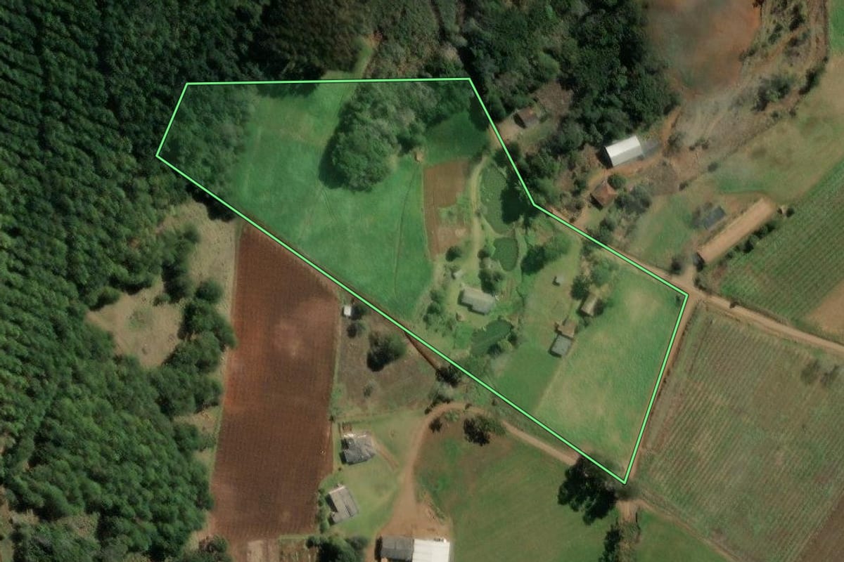 Imagem de satélite do imóvel rural em Tangará (SC), com o contorno declarado no CAR desenhado por cima.