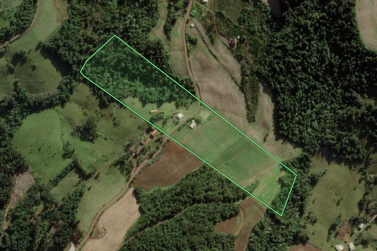Imagem de satélite do imóvel rural em Tangará (SC), com o contorno declarado no CAR desenhado por cima.