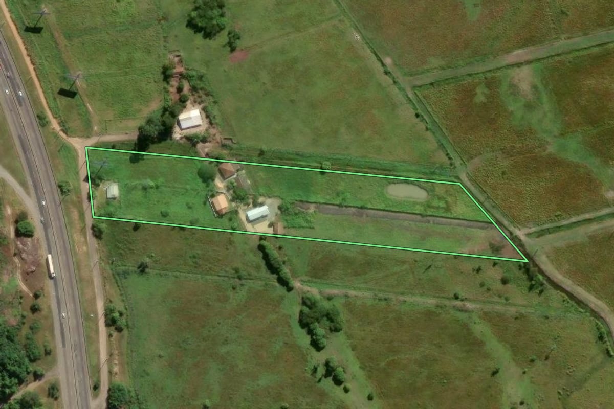 Imagem de satélite do imóvel rural em Tijucas (SC), com o contorno declarado no CAR desenhado por cima.