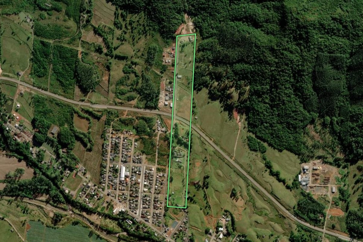 Imagem de satélite do imóvel rural em Timbé do Sul (SC), com o contorno declarado no CAR desenhado por cima.