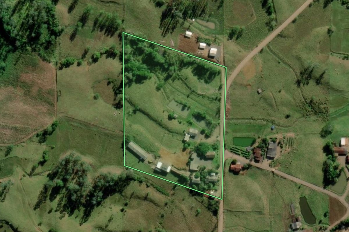 Imagem de satélite do imóvel rural em Timbé do Sul (SC), com o contorno declarado no CAR desenhado por cima.