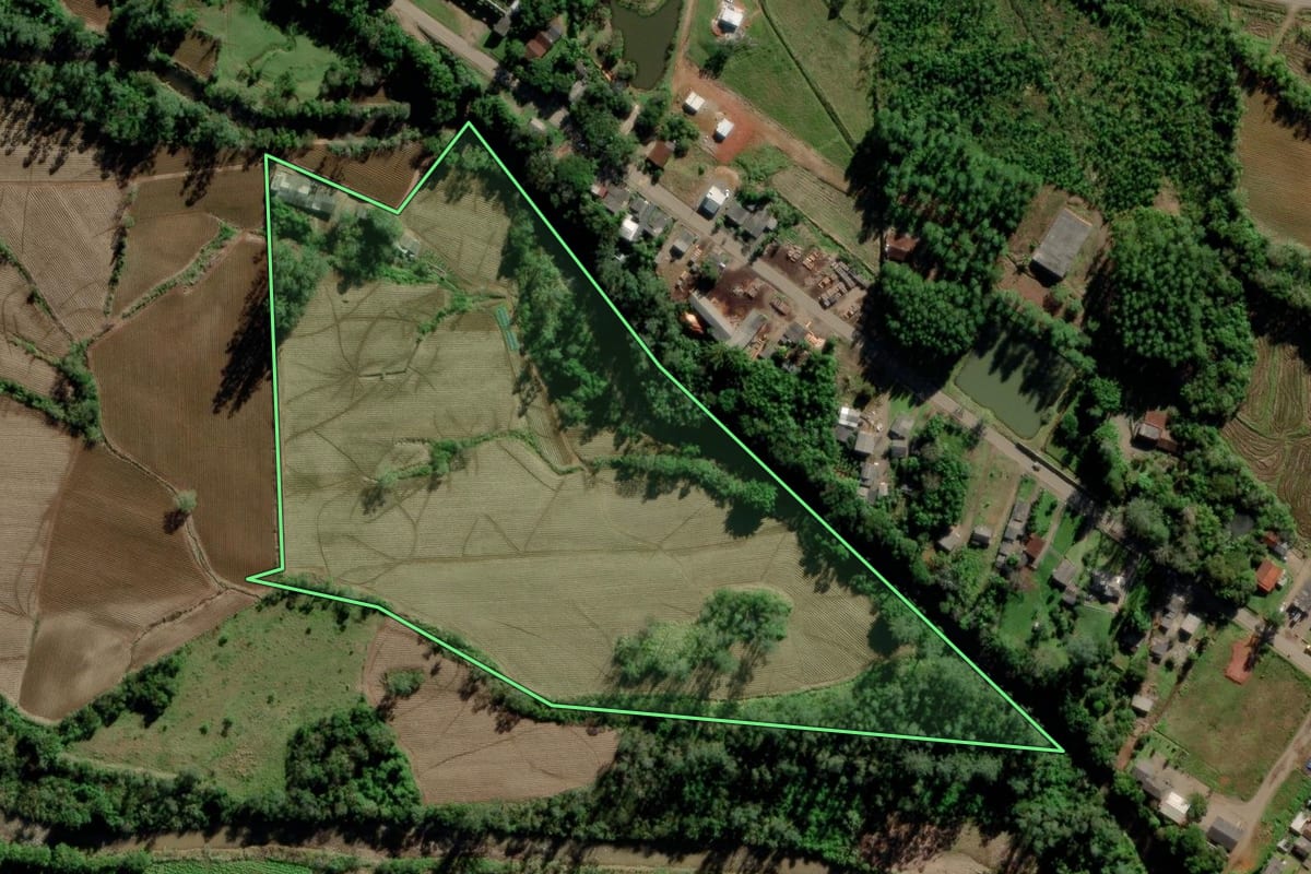 Imagem de satélite do imóvel rural em Timbé do Sul (SC), com o contorno declarado no CAR desenhado por cima.