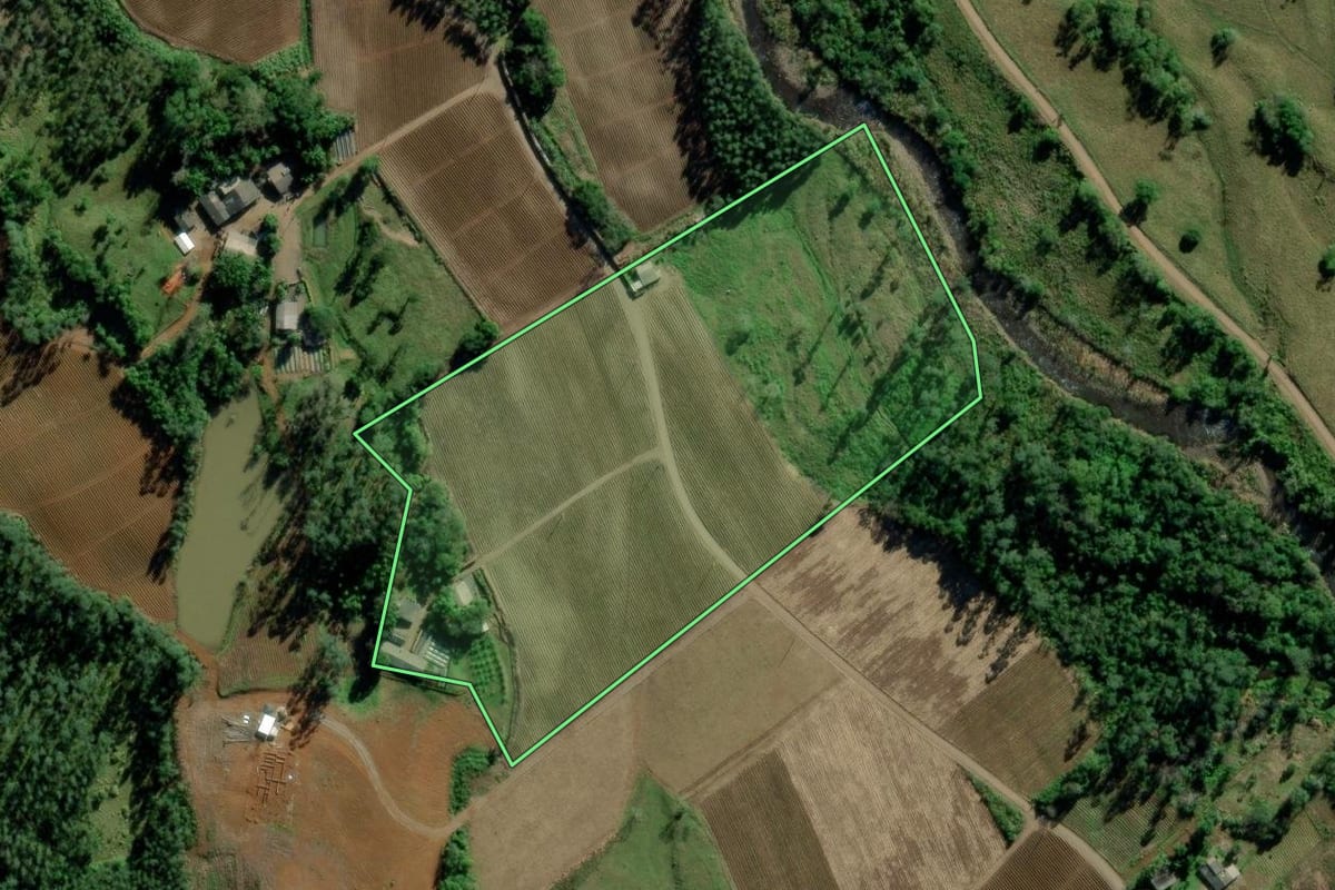 Imagem de satélite do imóvel rural em Timbé do Sul (SC), com o contorno declarado no CAR desenhado por cima.